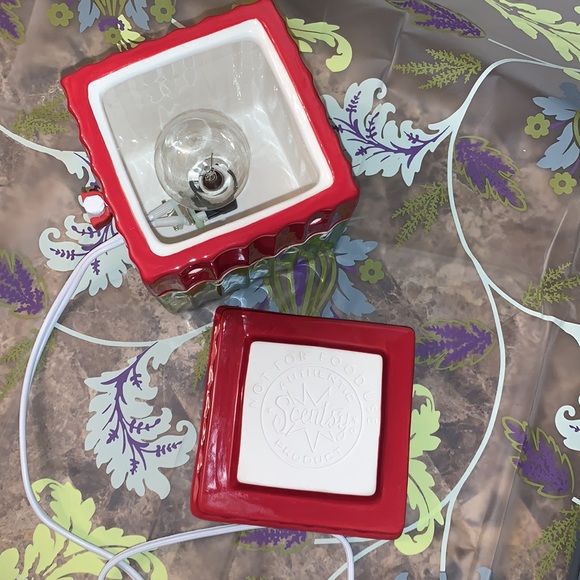 Scentsy Countdown to Christmas warmer, EUC - Picture 5 of 6